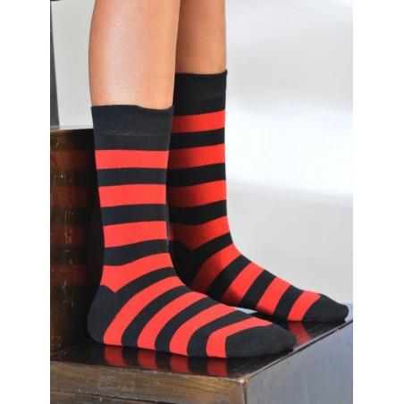 Chaussettes rayures rouges et noires