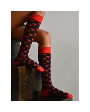 Mi bas noires à coeurs rouges