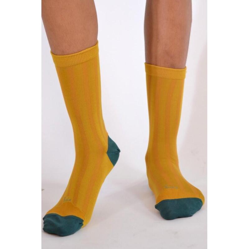 Chaussettes Berthe aux grands pieds soie moutarde