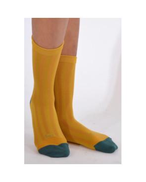 Chaussettes Berthe aux grands pieds soie moutarde