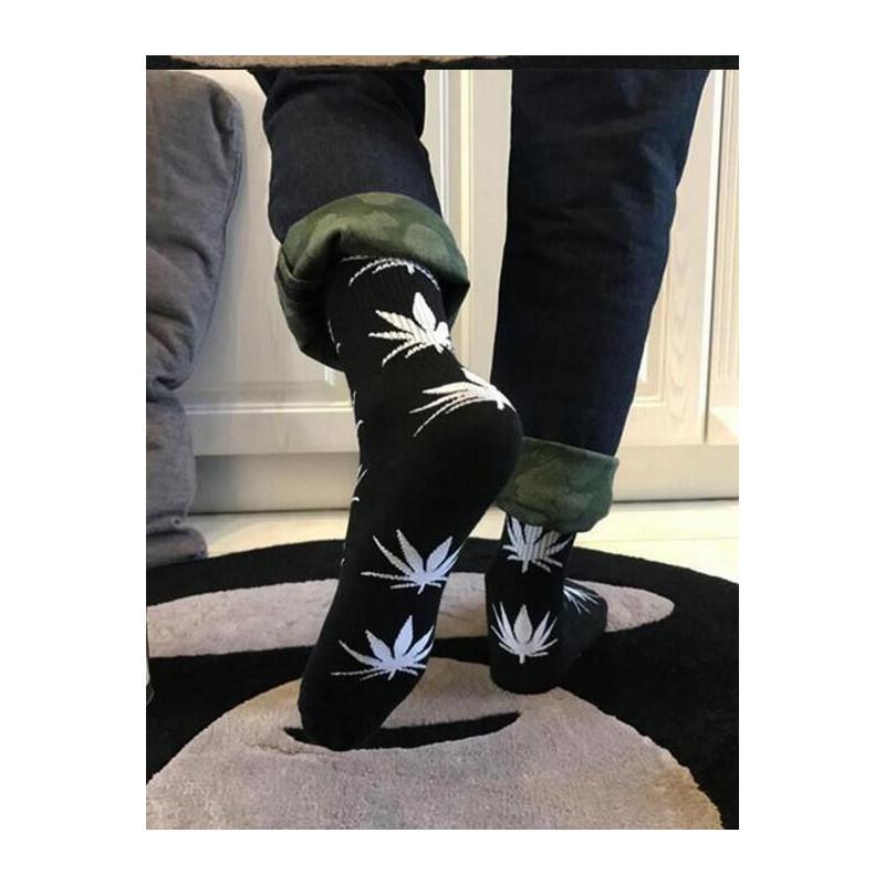 chaussettes feuilles de cannabis